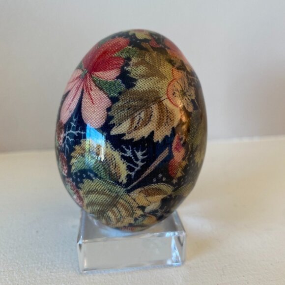 William Morris Floral Wrapped Glass Egg - Picture 2 of 4